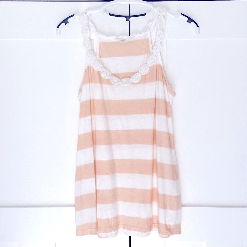 255. Old Navy Peach and white Crochet detailed tank top